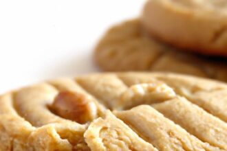 The Ultimate Peanut Butter Cookie Recipe: Easy & Delicious