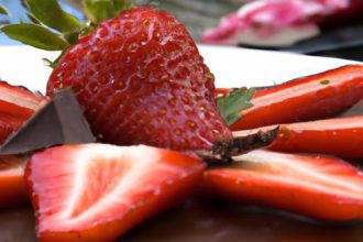 Decadent Strawberry Chocolate Ganache Tart Recipe Guide
